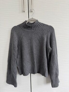 GAP Women's Charcoal Ribbed Turtleneck Sweater